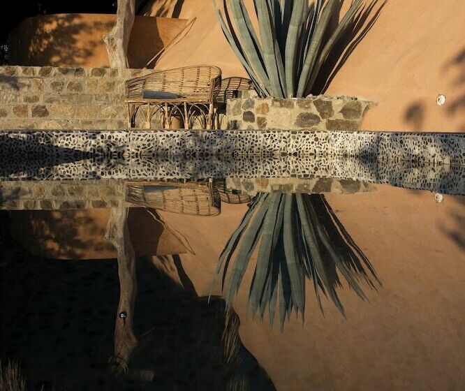 Отель Las Almas Petit