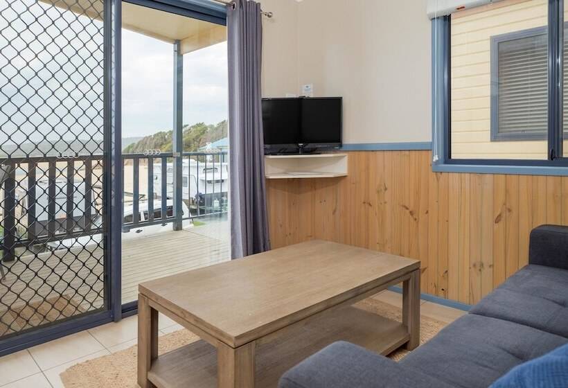 فندق Tuross Beach Cabins & Campsites