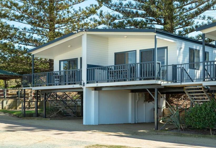 فندق Tuross Beach Cabins & Campsites