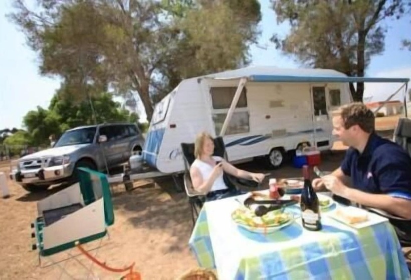 Отель Horsham Holiday Park