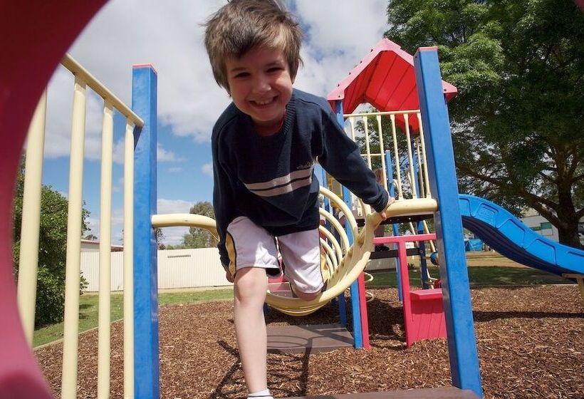 Отель Horsham Holiday Park