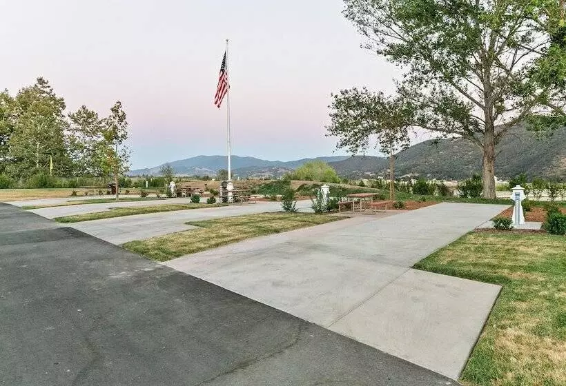 Flying Flags Rv Resort & Campground