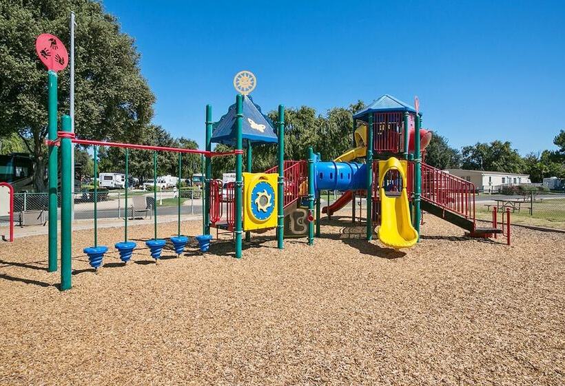 Flying Flags Rv Resort & Campground