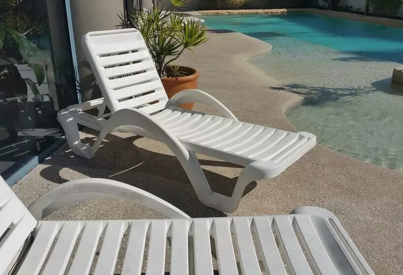 ホテル Bali In Broughton