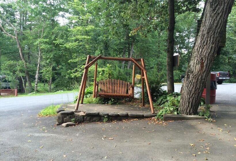 בית מלון כפרי Rondout Valley Resort