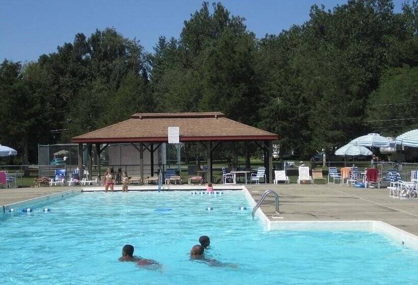 בית מלון כפרי Rondout Valley Resort