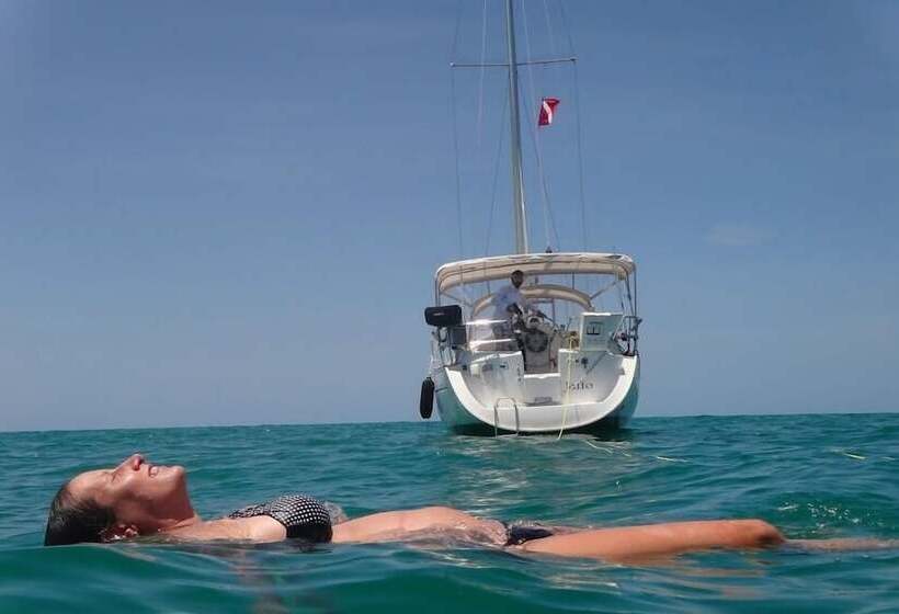 هتل Sail Florida Adventures