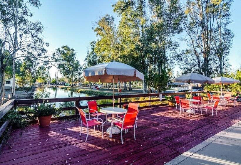 Отель Wilderness Lakes Rv Resort