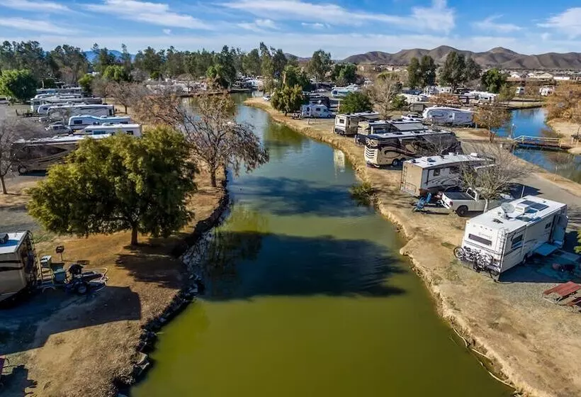 Hotelli Wilderness Lakes Rv Resort