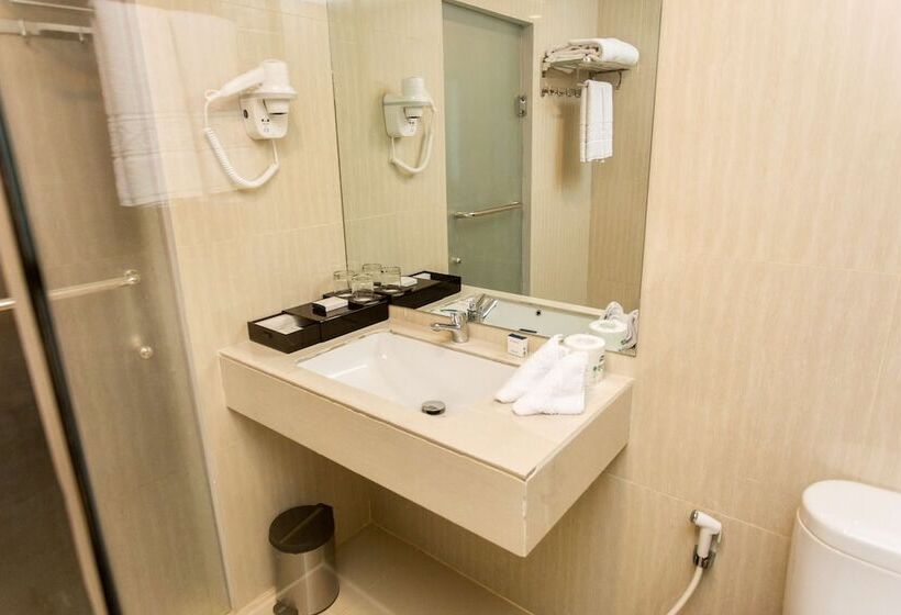 בית מלון כפרי Best Western Batang Garing