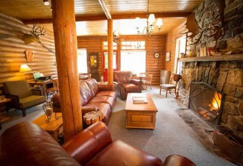 Hotelli Paradise Lodge And Bungalows