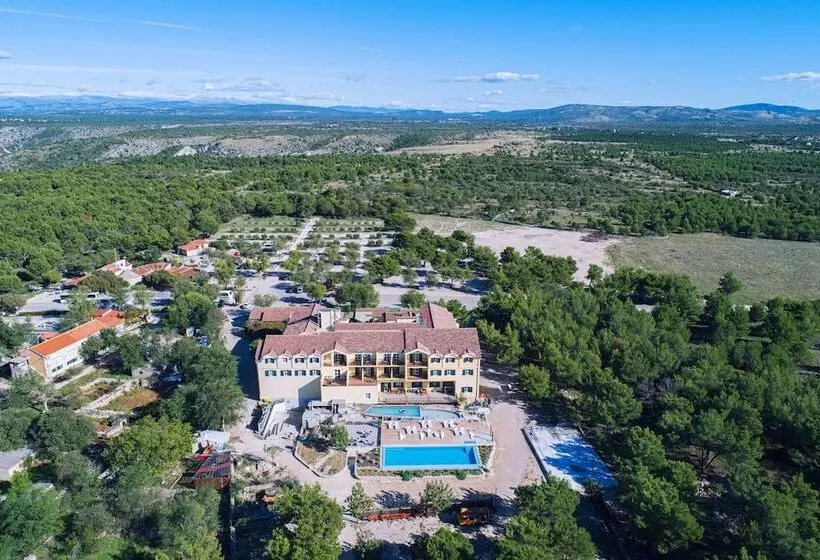 Hotelli Spacious Park View Room With Breakfast Included