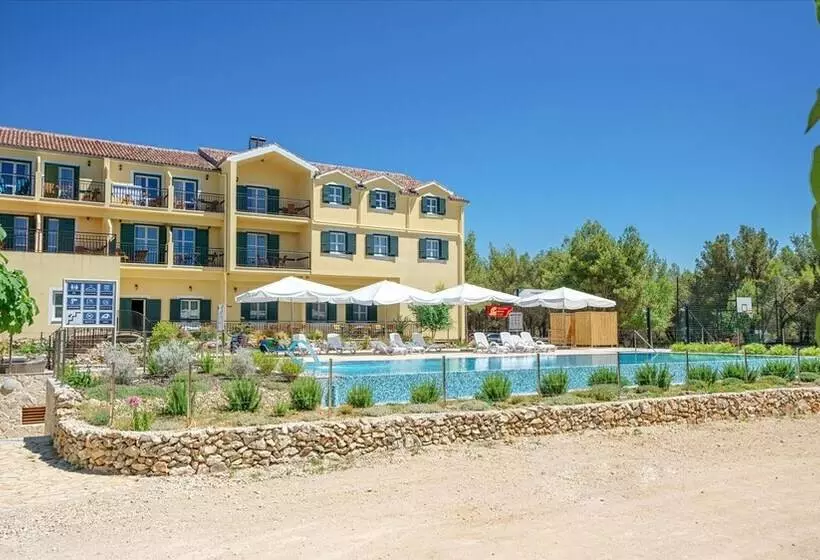 Hotelli Spacious Park View Room With Breakfast Included