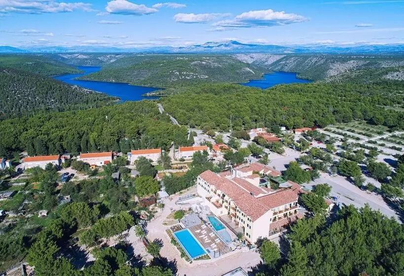 Hotelli Spacious Park View Room With Breakfast Included