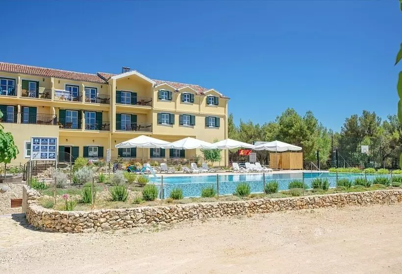 Hotelli Spacious Park View Room With Breakfast Included