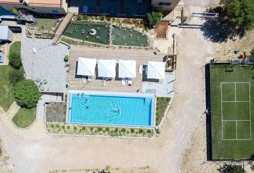 Hotelli Spacious Park View Room With Breakfast Included