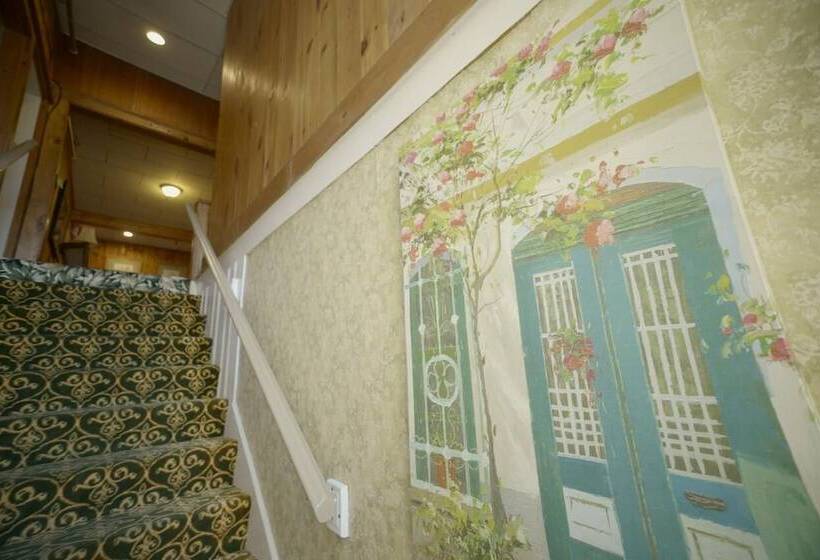 汽车旅馆  Betty Doon Motor