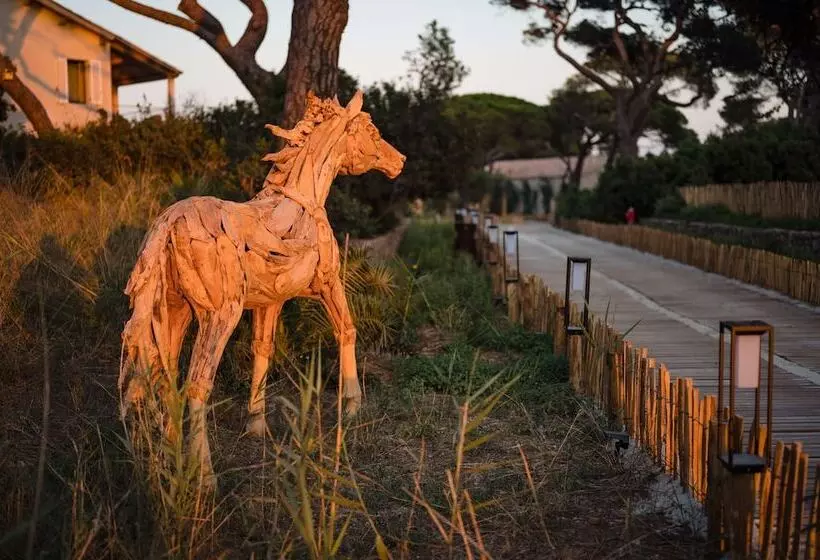 هتل Le Hameau Des Pesquiers Ecolodge, Curio Collection By Hilton