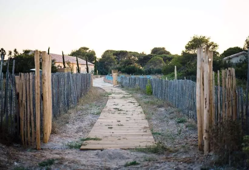 هتل Le Hameau Des Pesquiers Ecolodge, Curio Collection By Hilton