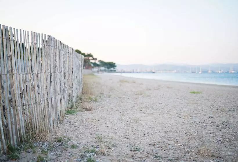 هتل Le Hameau Des Pesquiers Ecolodge, Curio Collection By Hilton