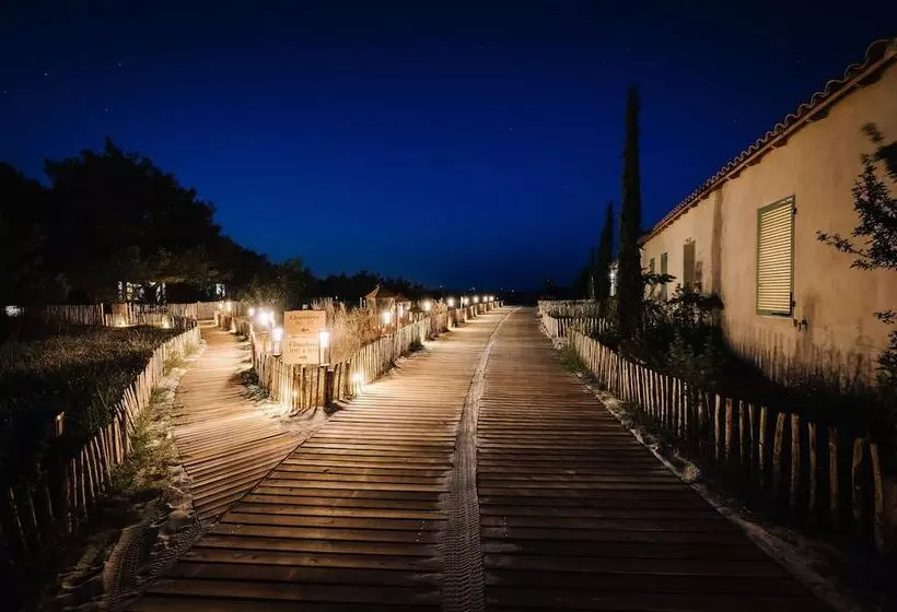 هتل Le Hameau Des Pesquiers Ecolodge, Curio Collection By Hilton