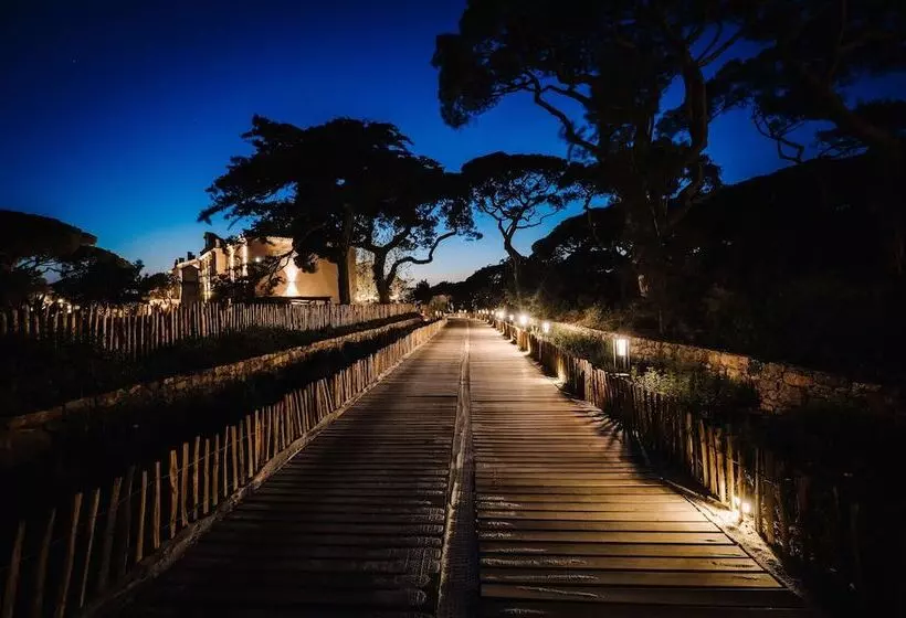 هتل Le Hameau Des Pesquiers Ecolodge, Curio Collection By Hilton