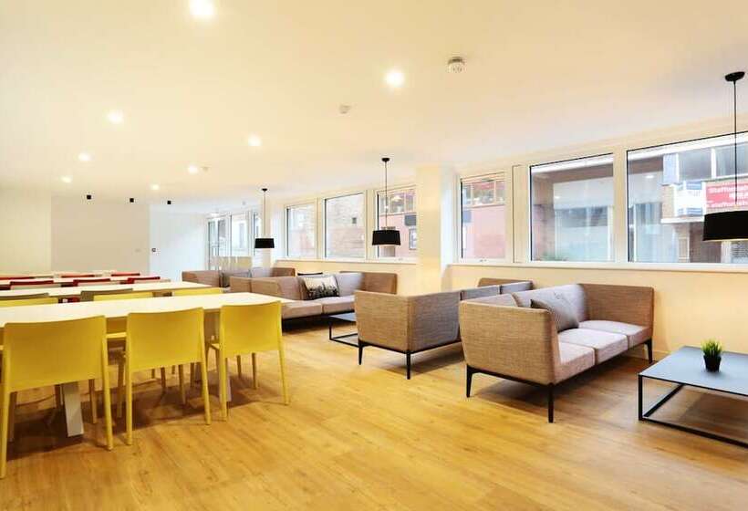 호스텔 Studio For Students Newcastle Underlyme
