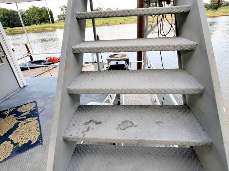 בית מלון כפרי 2 Story Houseboat Seeking A Captain Fishpets Ok