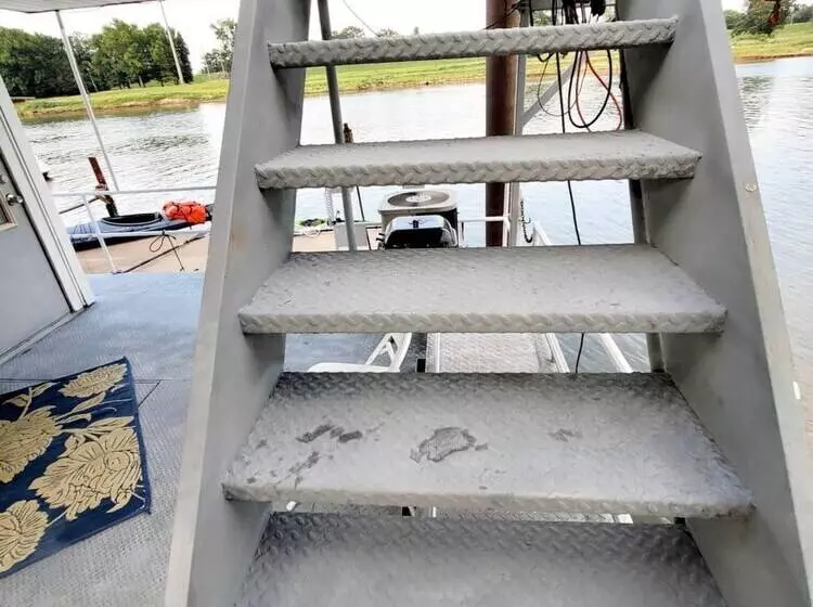 ホテル 2 Story Houseboat Seeking A Captain Fishpets Ok