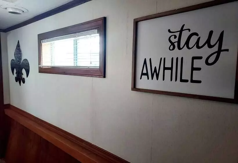 ホテル 2 Story Houseboat Seeking A Captain Fishpets Ok