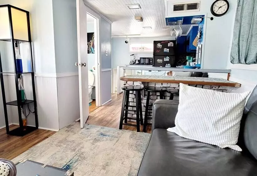 ホテル 2 Story Houseboat Seeking A Captain Fishpets Ok