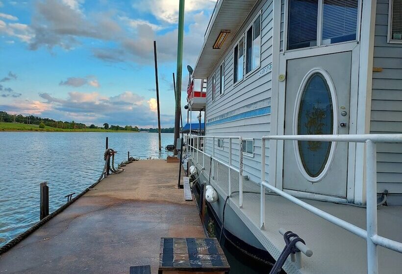 בית מלון כפרי 2 Story Houseboat Seeking A Captain Fishpets Ok