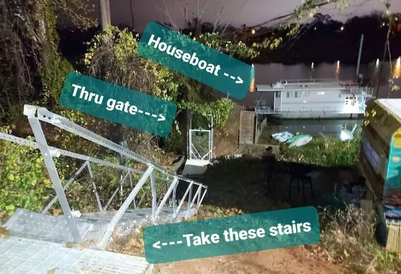 ホテル 2 Story Houseboat Seeking A Captain Fishpets Ok