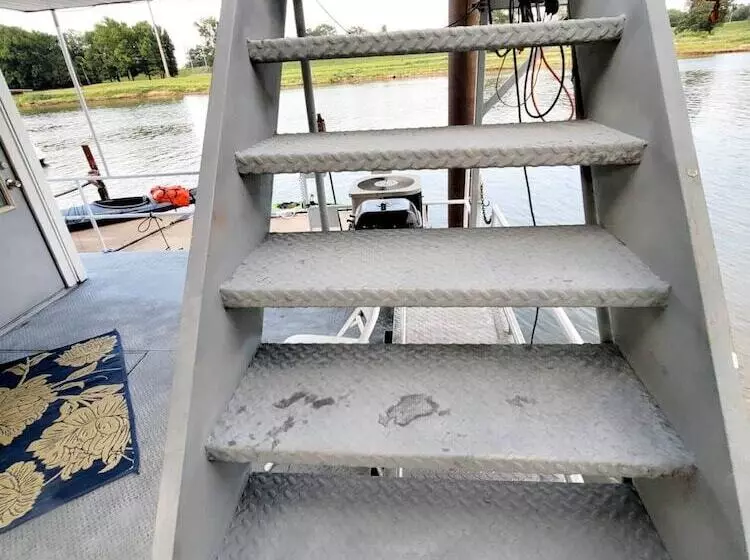 ホテル 2 Story Houseboat Seeking A Captain Fishpets Ok