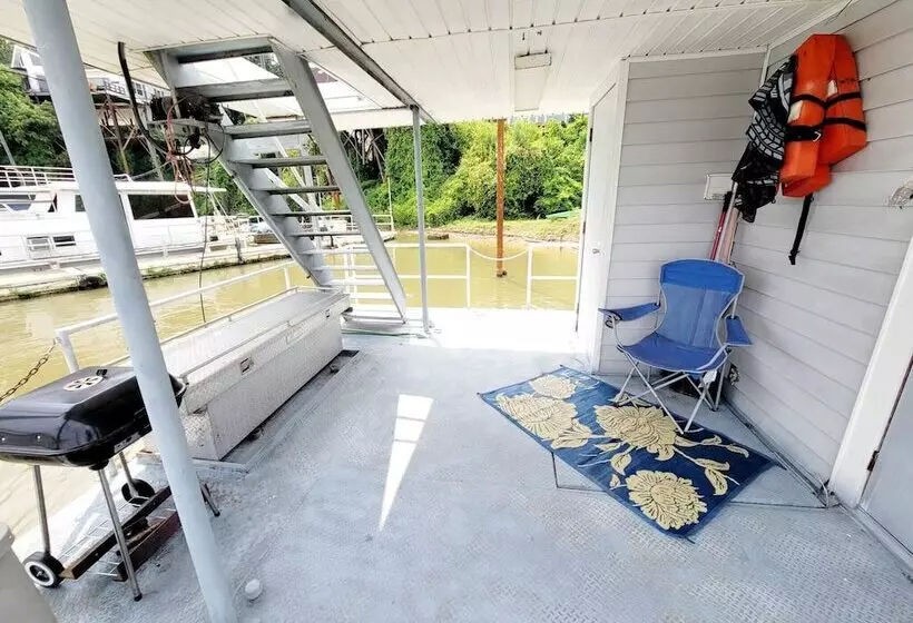 ホテル 2 Story Houseboat Seeking A Captain Fishpets Ok