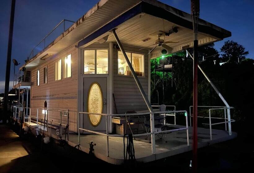 בית מלון כפרי 2 Story Houseboat Seeking A Captain Fishpets Ok