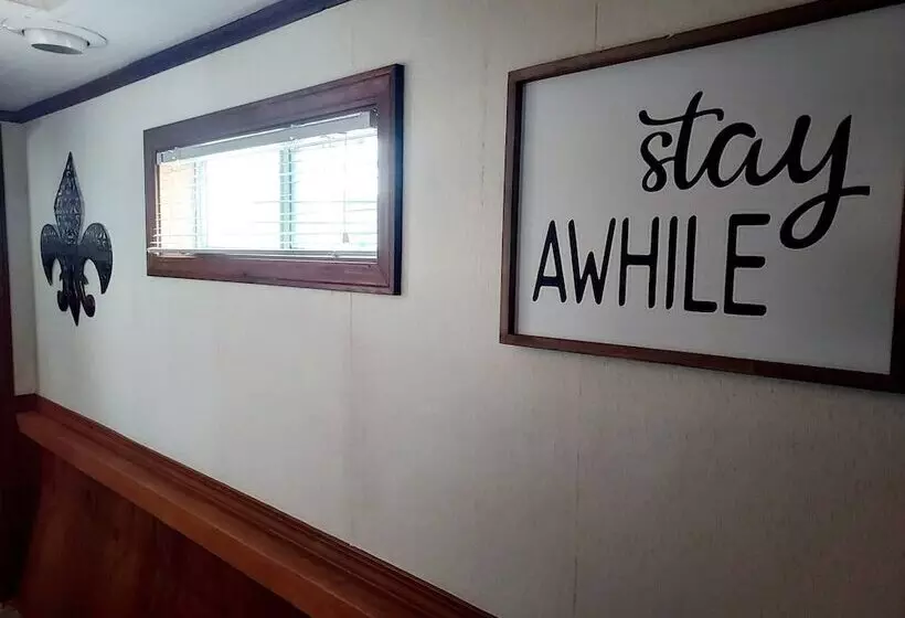 ホテル 2 Story Houseboat Seeking A Captain Fishpets Ok