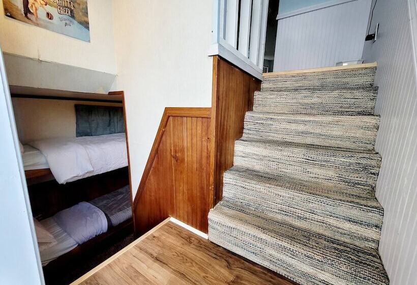 בית מלון כפרי 2 Story Houseboat Seeking A Captain Fishpets Ok