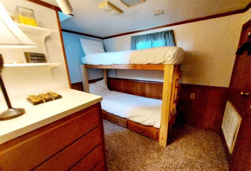 בית מלון כפרי 2 Story Houseboat Seeking A Captain Fishpets Ok