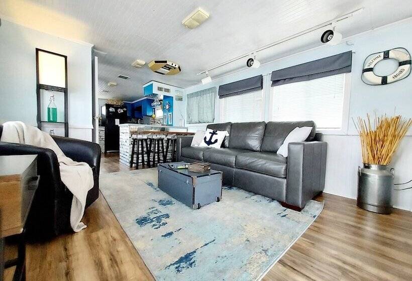 בית מלון כפרי 2 Story Houseboat Seeking A Captain Fishpets Ok