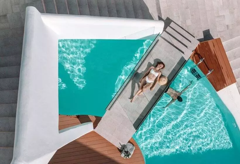 Hotelli Infinity Blue Suites