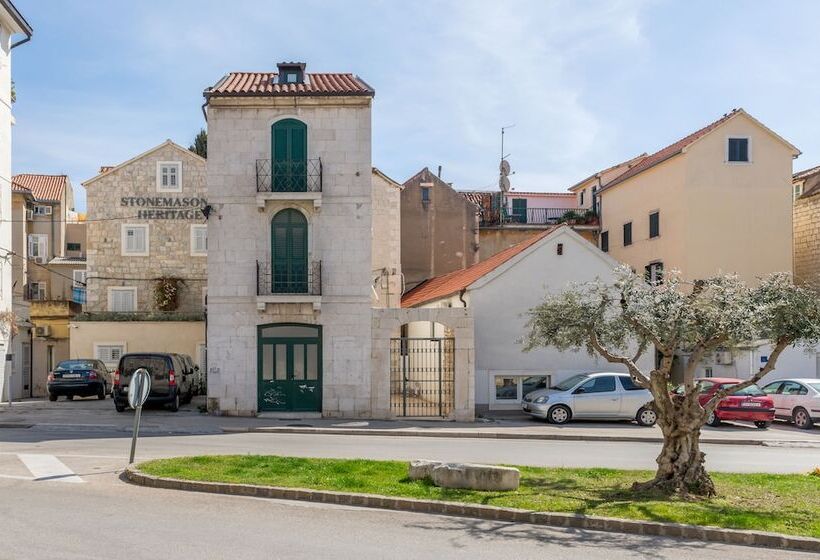 ペンション Stonemasons Heritage