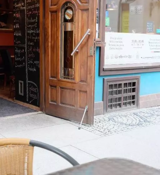 Academus Pub & Guest House