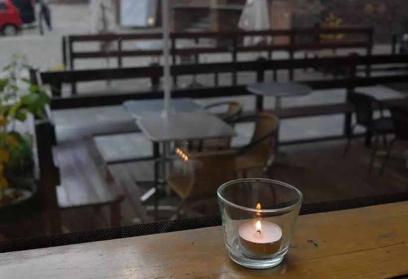 Academus Pub & Guest House