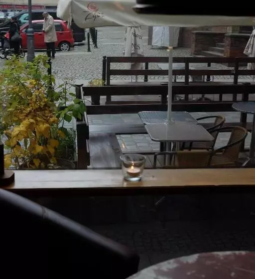 Academus Pub & Guest House