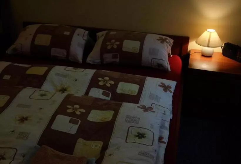 Academus Pub & Guest House