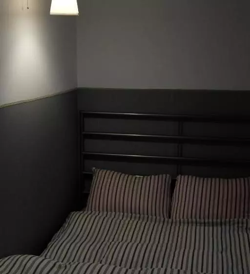 Academus Pub & Guest House