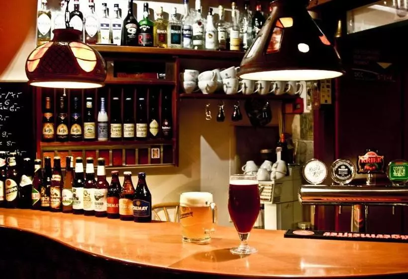 Academus Pub & Guest House