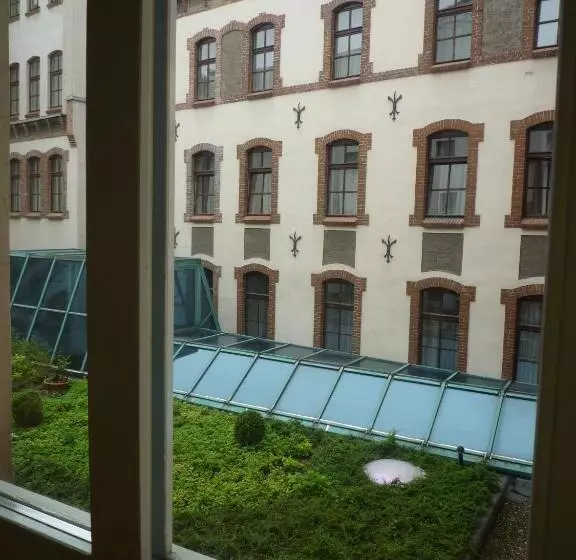 Academus Pub & Guest House