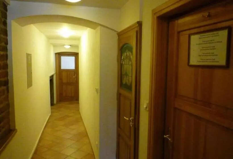 Academus Pub & Guest House